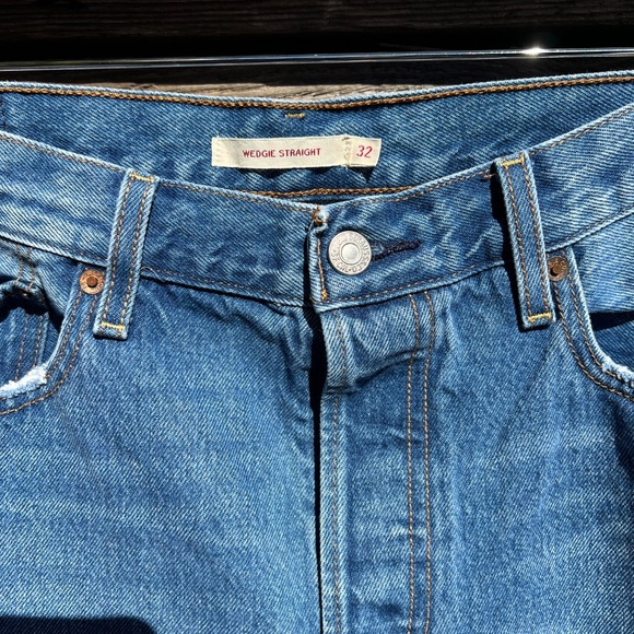 Levi’s Wedgie Straight Jean in Medium blue wash: Size W32 L25 - Picture 6 of 8